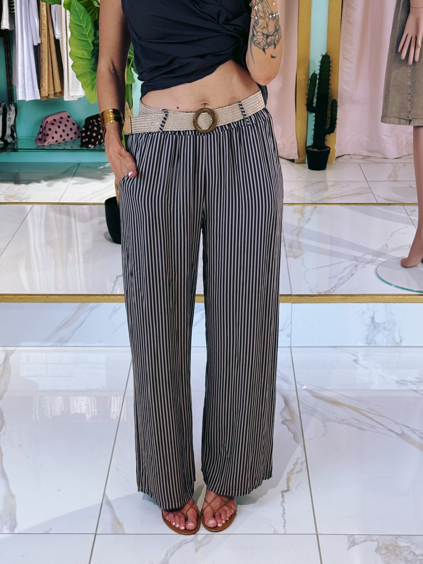 Pantalon fluide à fines rayures chocolat-taupe