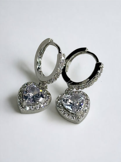 Boucle d’oreille petit anneau et coeur strass gamme spacy ( disponible en doré et argenté )