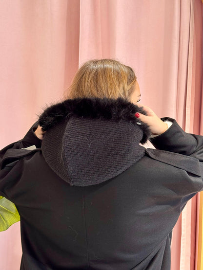 Cagoule capuche bi matière avec fausse fourrure noire