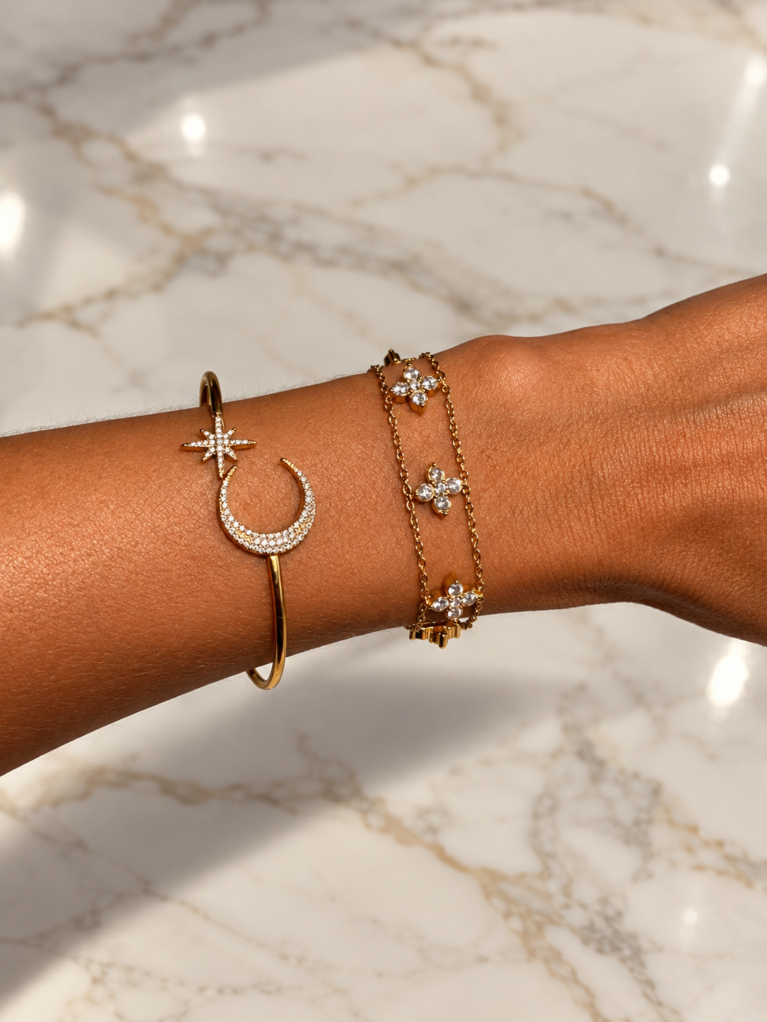 Bracelet double chaîne avec trèfles à 4 feuilles