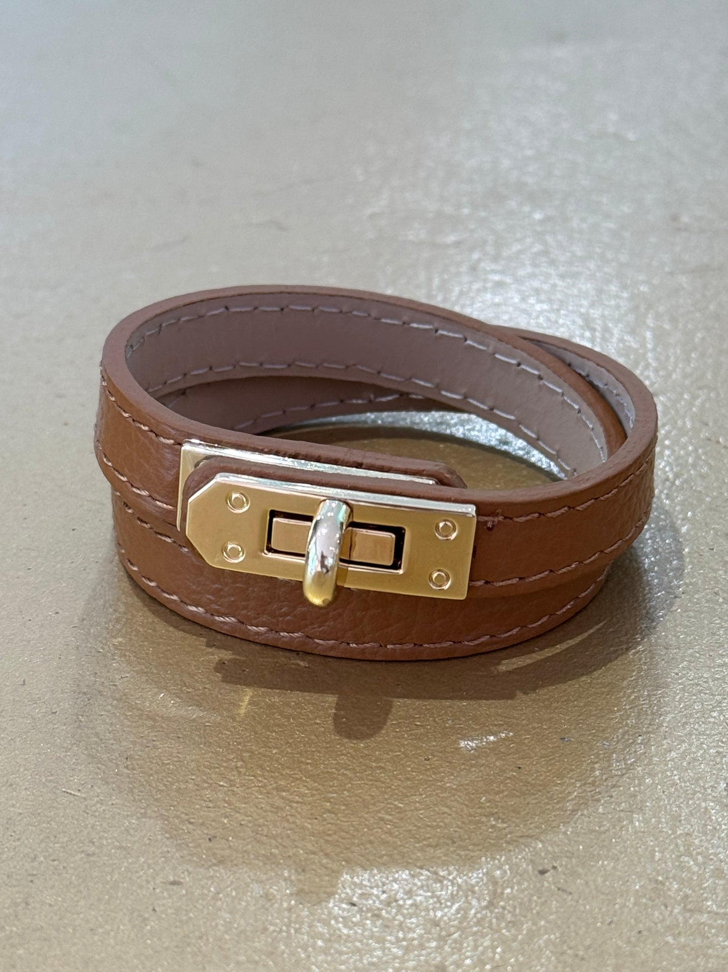Bracelet dupe en cuir à boucles