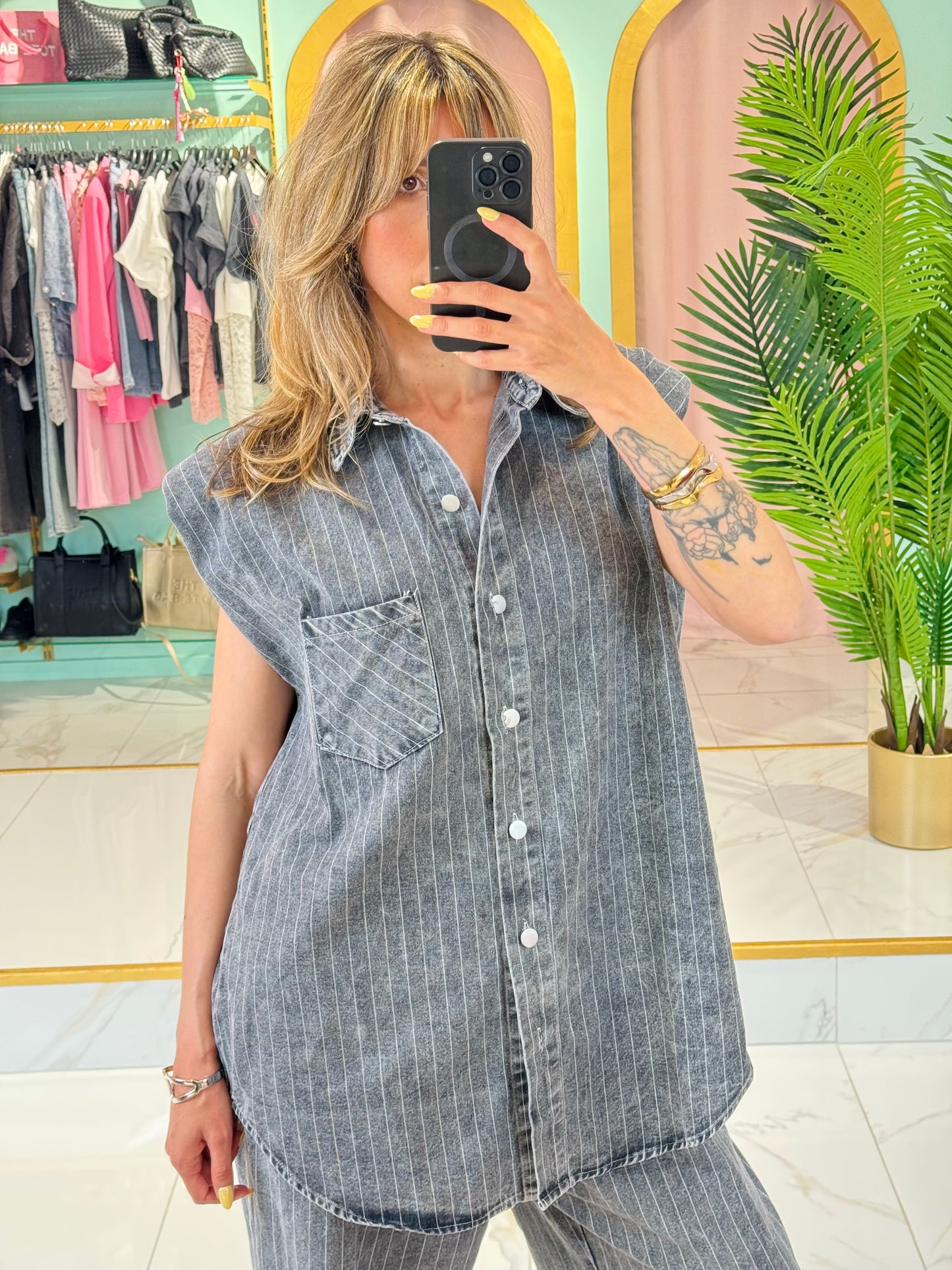 Veste sans manches oversize avec épaulette rayée grise