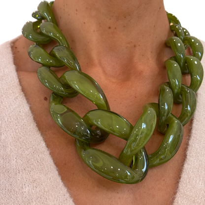 Collier maillon xl en résine vert pistache