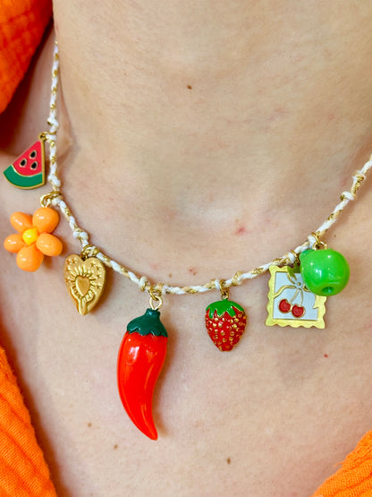 Collier charms sur cordon piment & compagnie