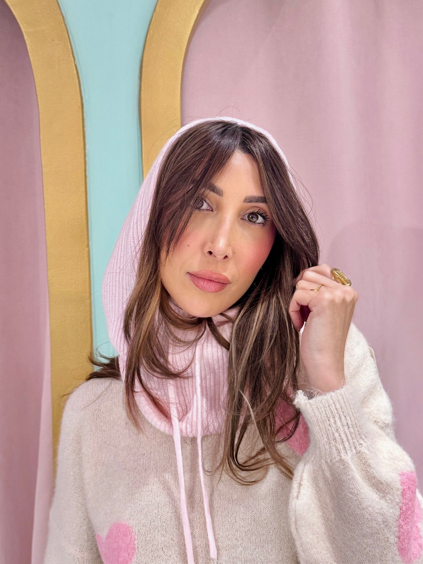 Cagoule capuche en maille rose pastel
