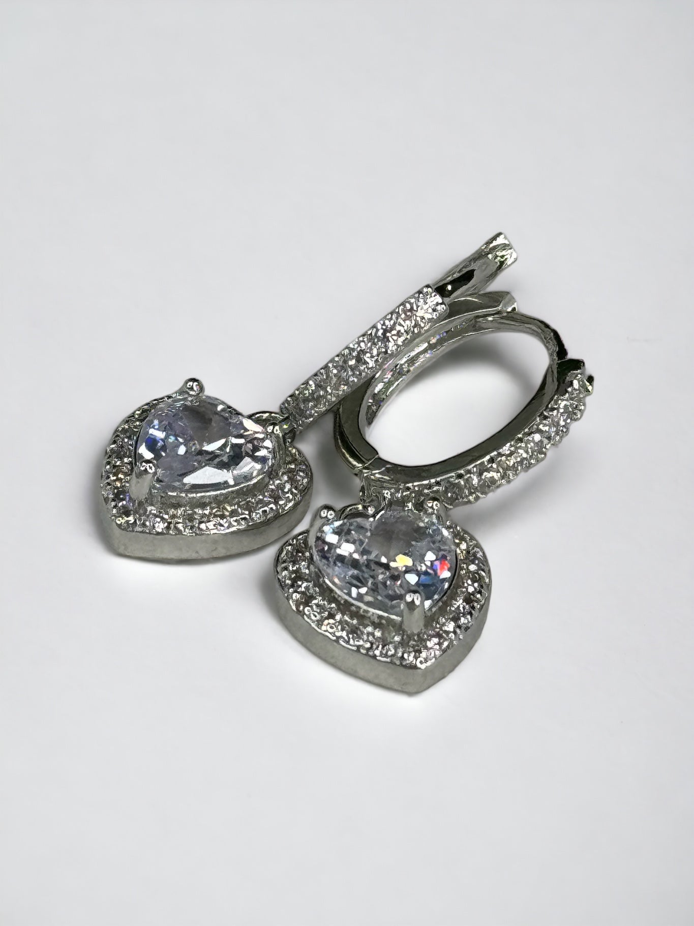Boucle d’oreille petit anneau et coeur strass gamme spacy ( disponible en doré et argenté )
