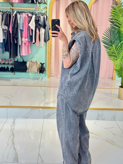 Veste sans manches oversize avec épaulette rayée grise