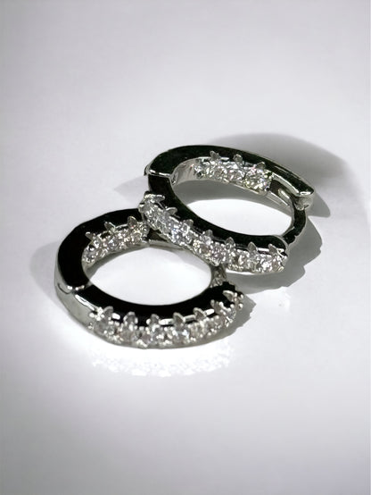 Boucle d’oreille petit anneau et strass gamme spacy ( disponible en doré et argenté )