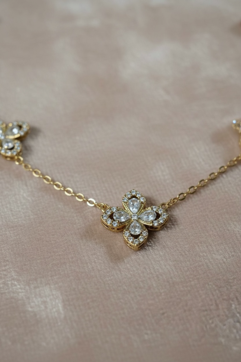 Collier dana fleurs strass
