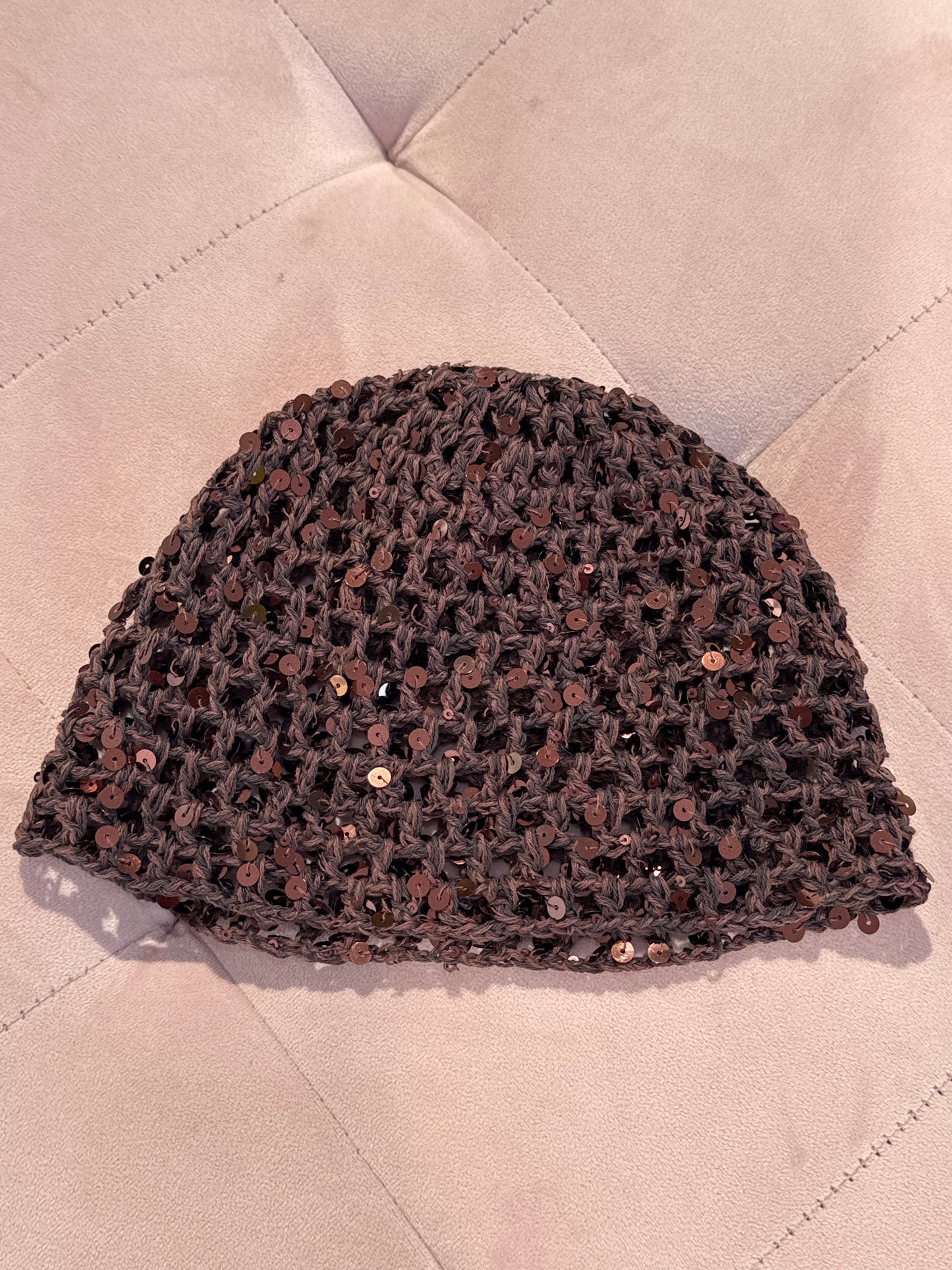 Bonnet filet marron avec sequin