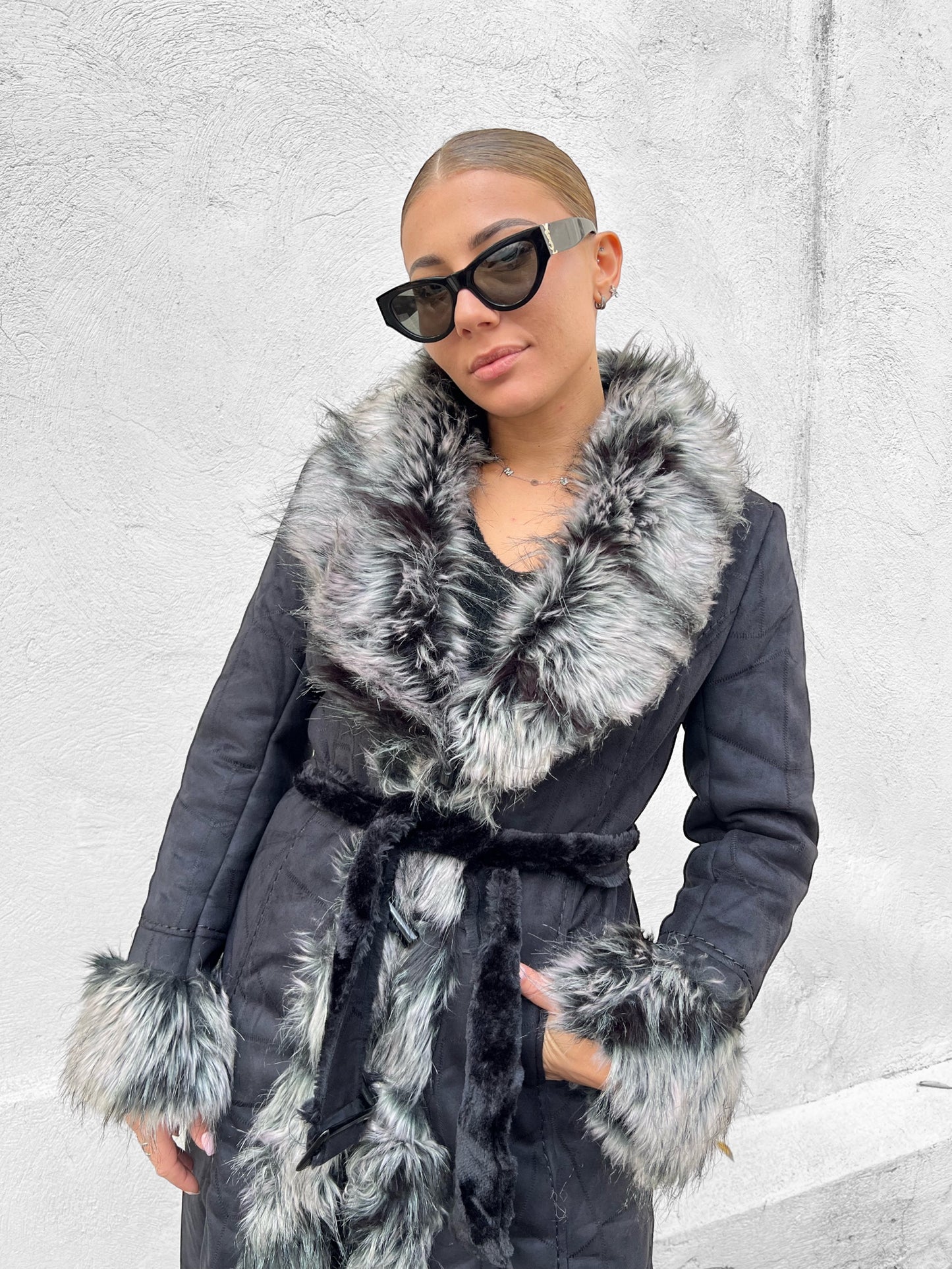 Manteau à fausse fourrure de star noir