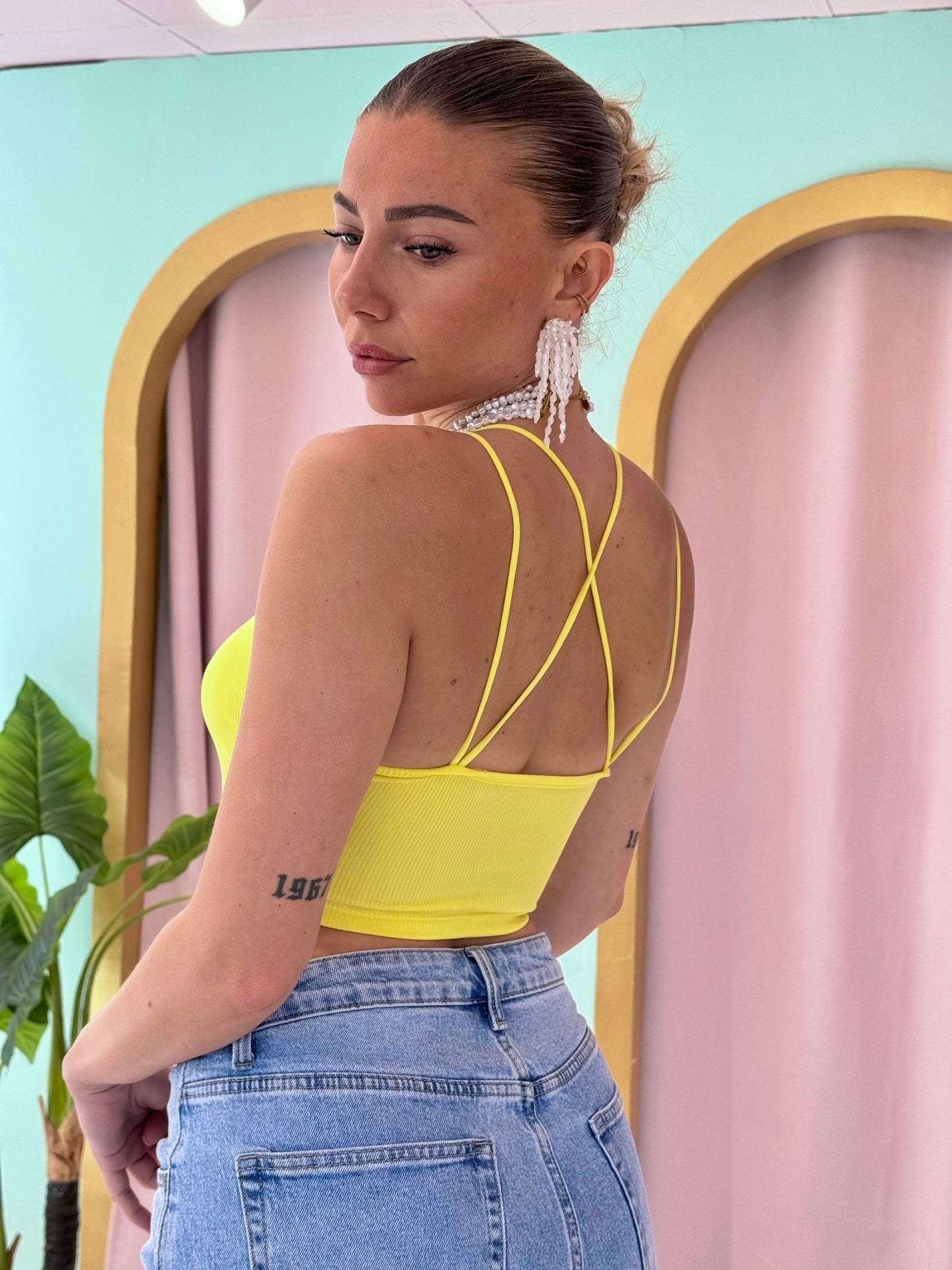 Crop Top à Coques – Dos Croisé & Maille Côtelée jaune