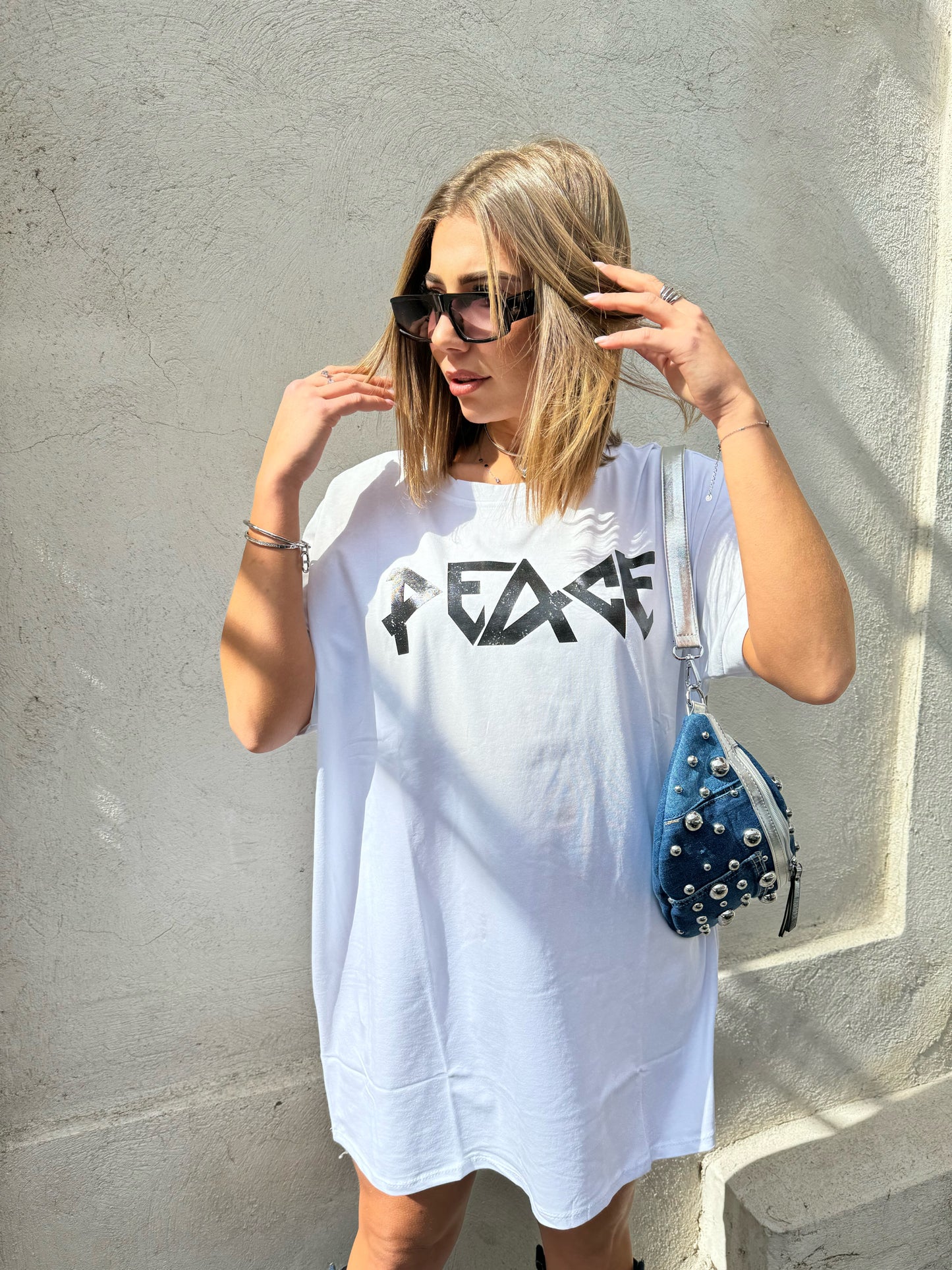 Robe t-shirt oversize peace blanche
