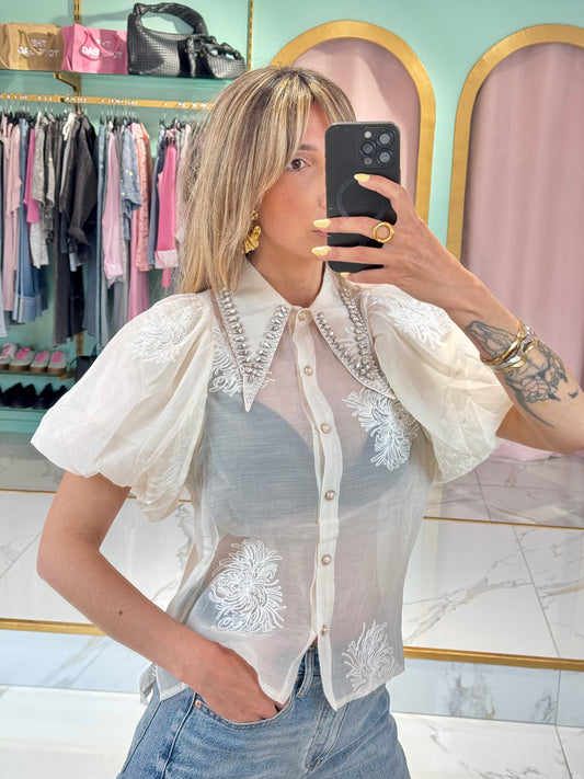 Chemise transparente brodée à col strass