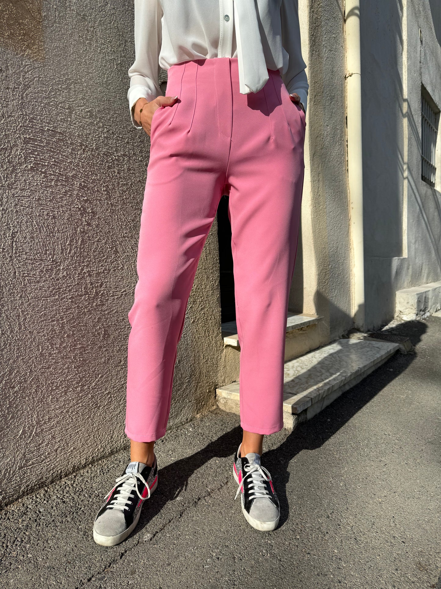 Pantalon tailleur coupe cigarette rose