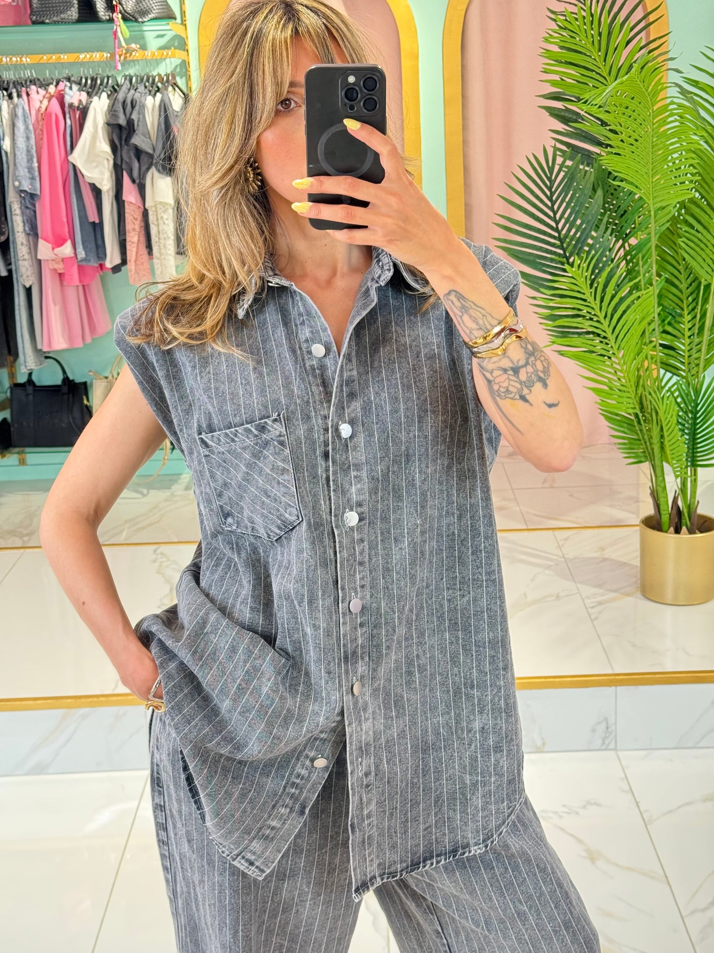 Veste sans manches oversize avec épaulette rayée grise