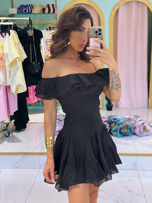 Robe noire patineuse avec manches volantées