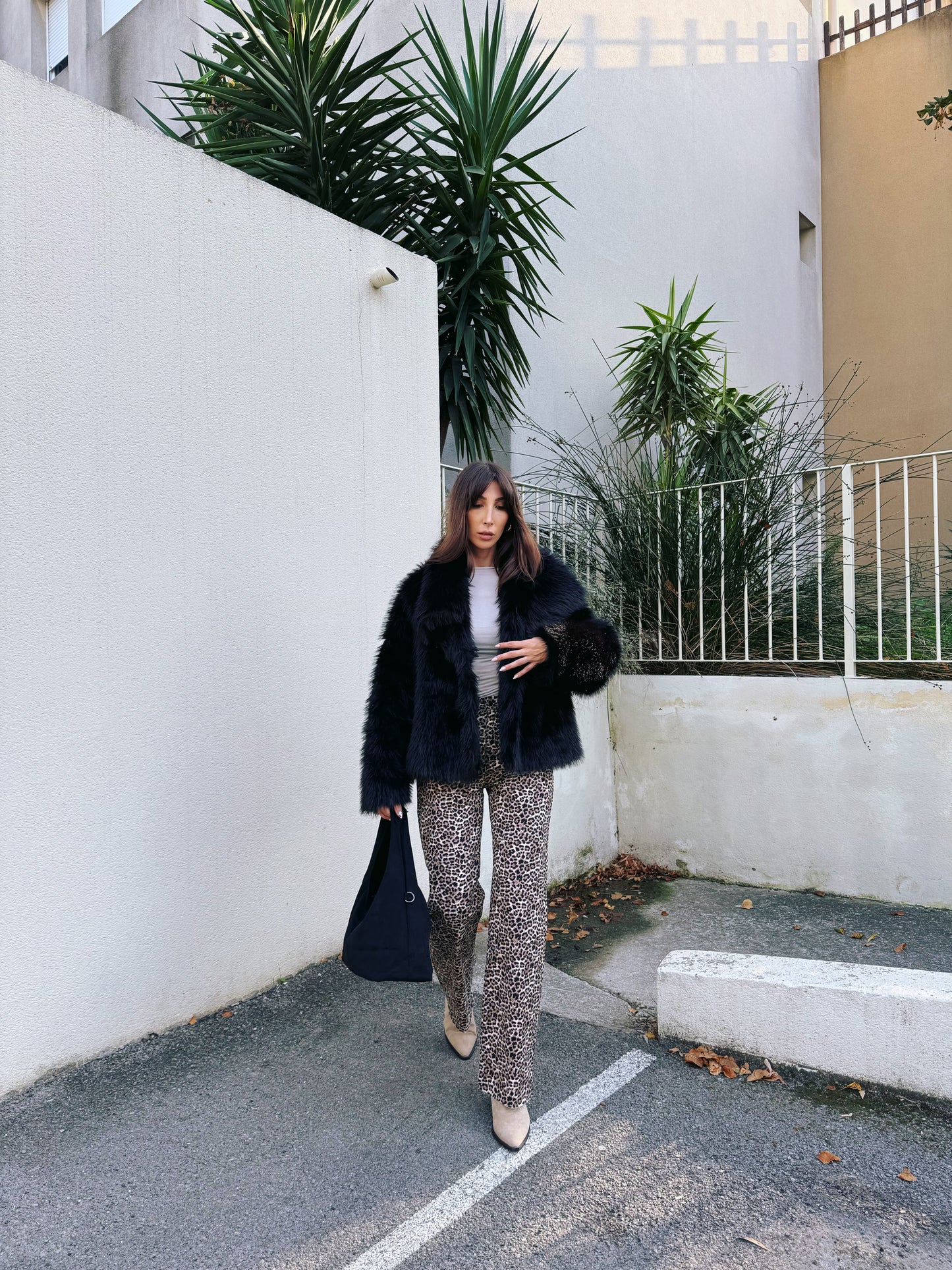 Manteau fausse fourrure noire