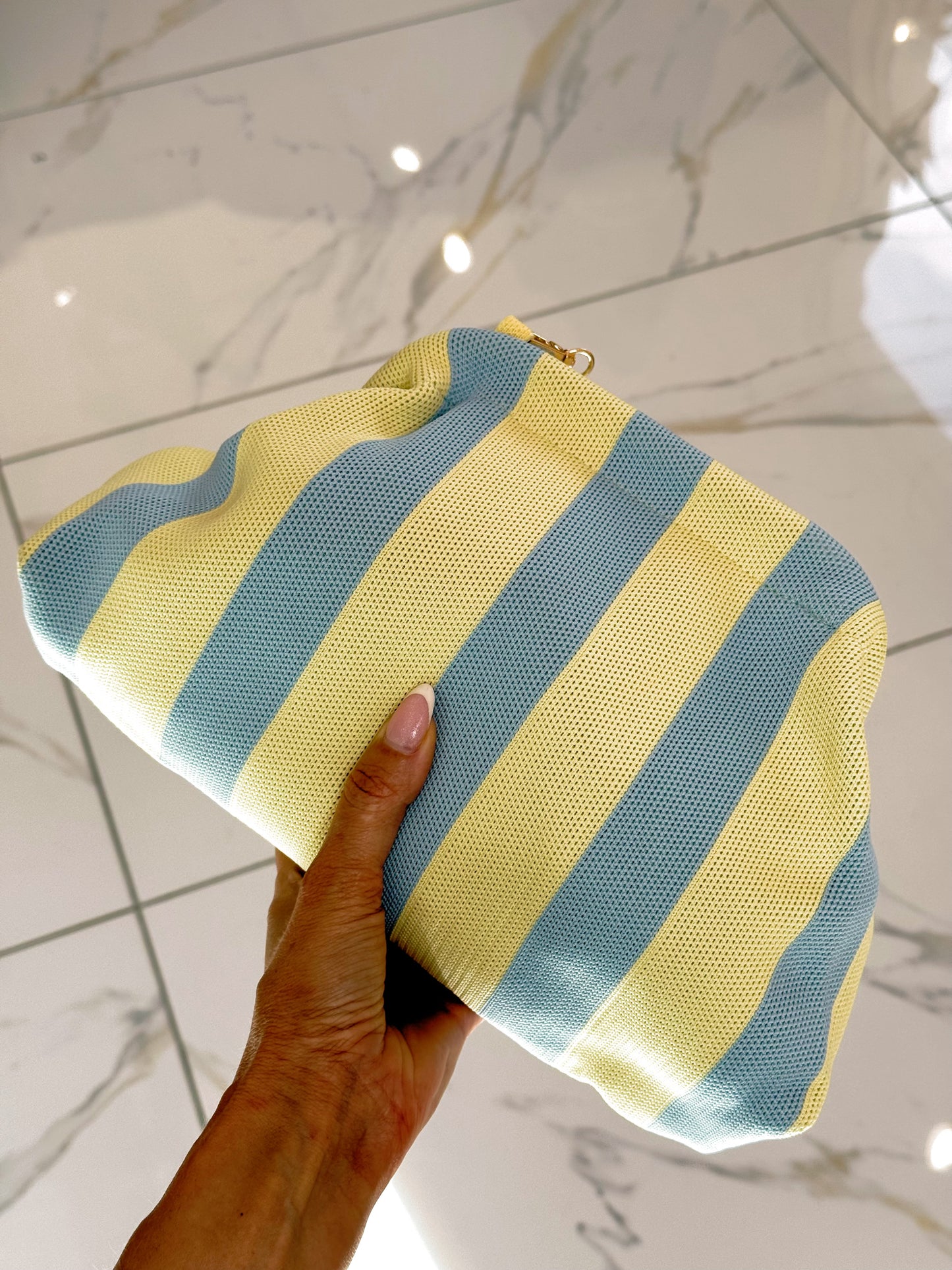 Pochette bleu et jaune