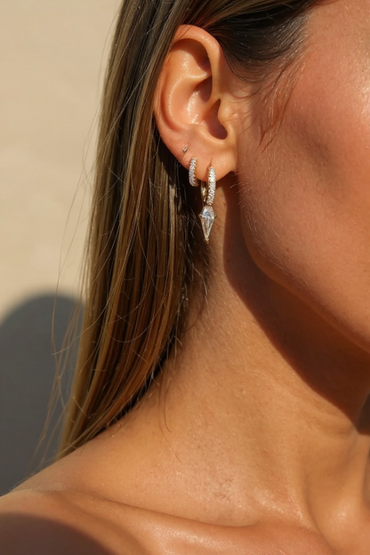 Boucle d’oreille petit anneau et triangle strass gamme spacy
