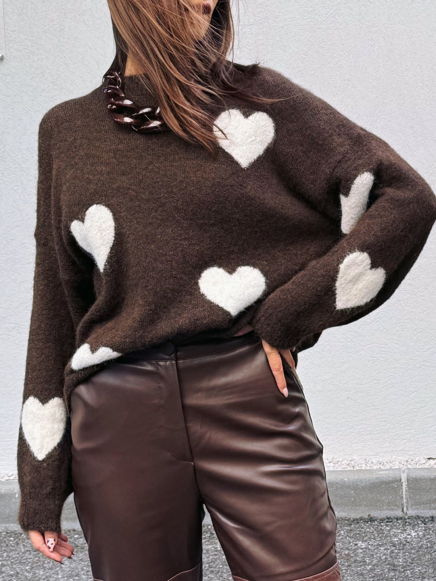 Pull doux à cœurs – chocolat