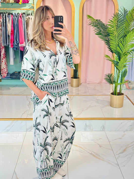 Ensemble estival imprimé palmiers – Chemise + pantalon fluide coloris vert
