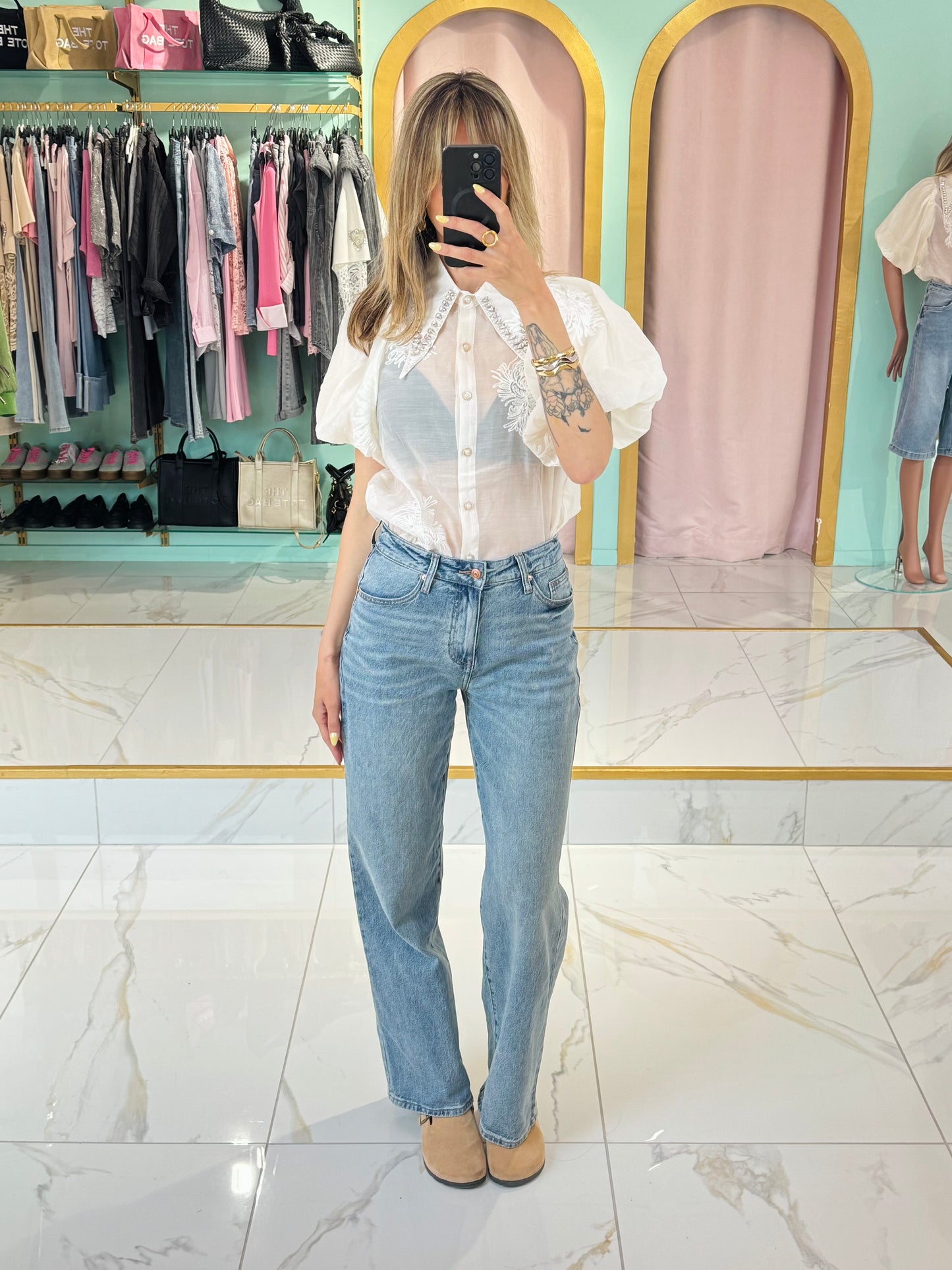 Chemise transparente brodée à col strass