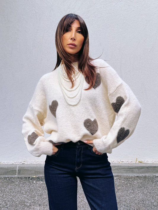 Pull doux à cœurs – crème