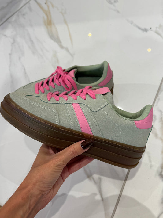 Sneakers verte à bandes