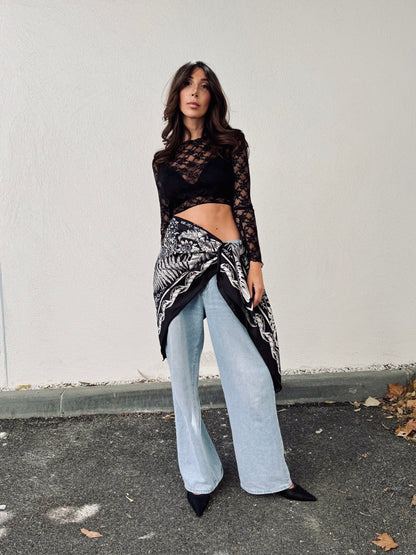 Top en dentelle noire – Crop top manches longues – Stretch & chic