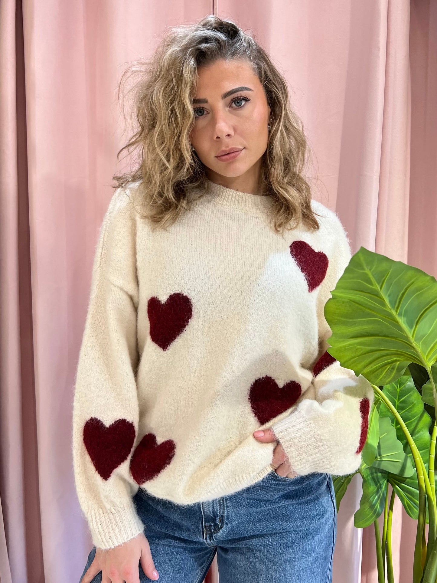 Pull doux à cœurs – crème/bordeaux