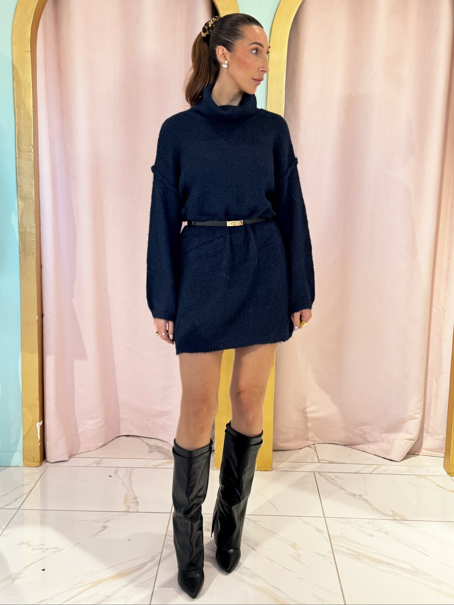 Robe pull en maille avec col bleu marine