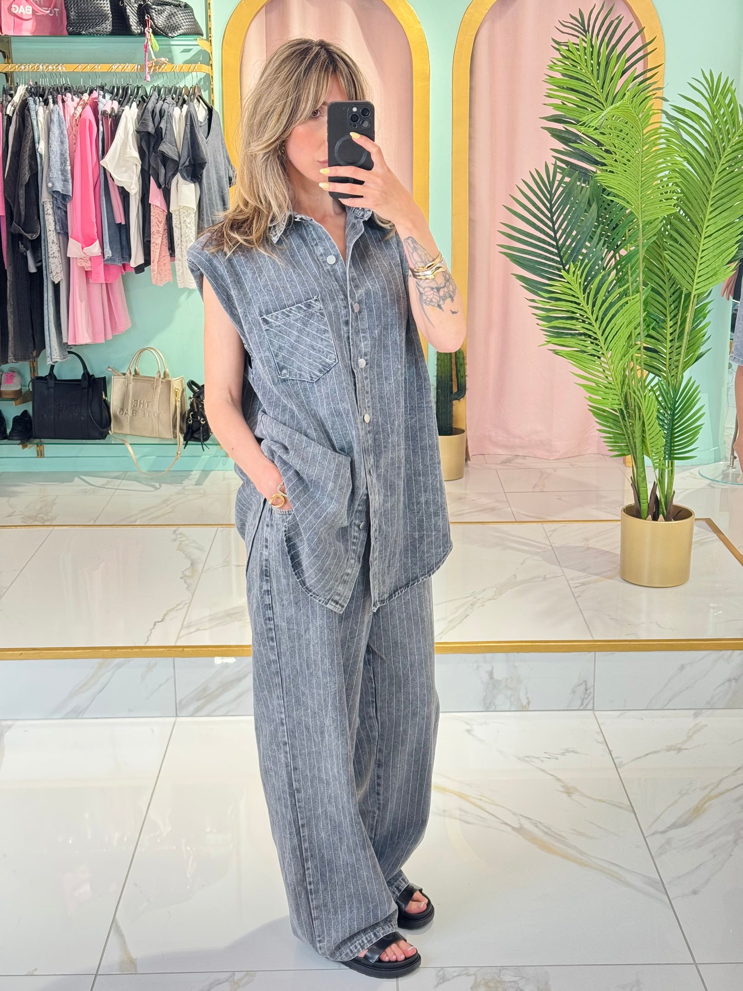 Veste sans manches oversize avec épaulette rayée grise