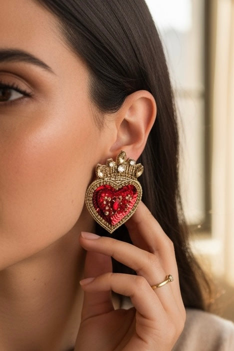 Boucles d’oreilles brodées à la main- cœur de roi rouge