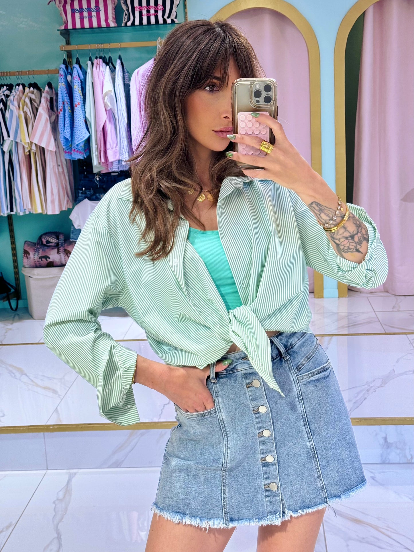Jupe-short en jean clair boutonnée 