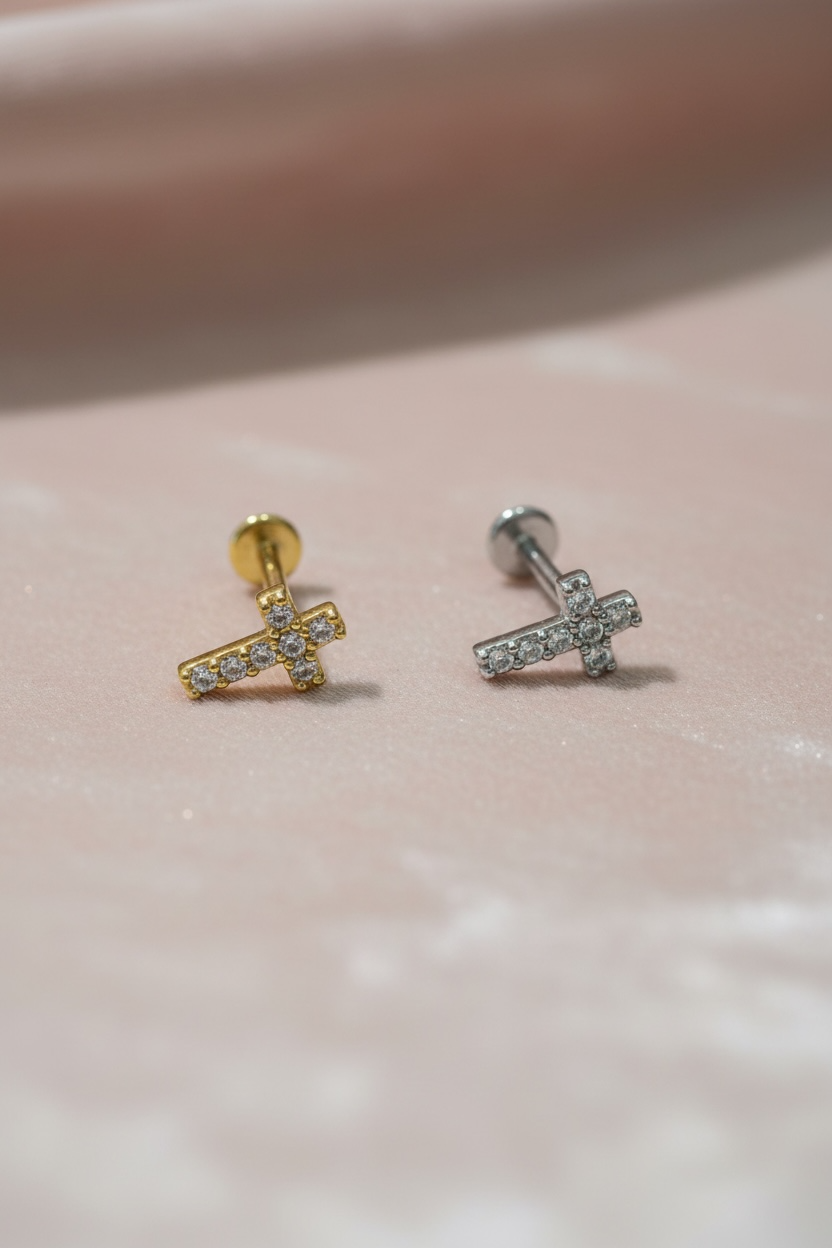 Piercing mini croix
