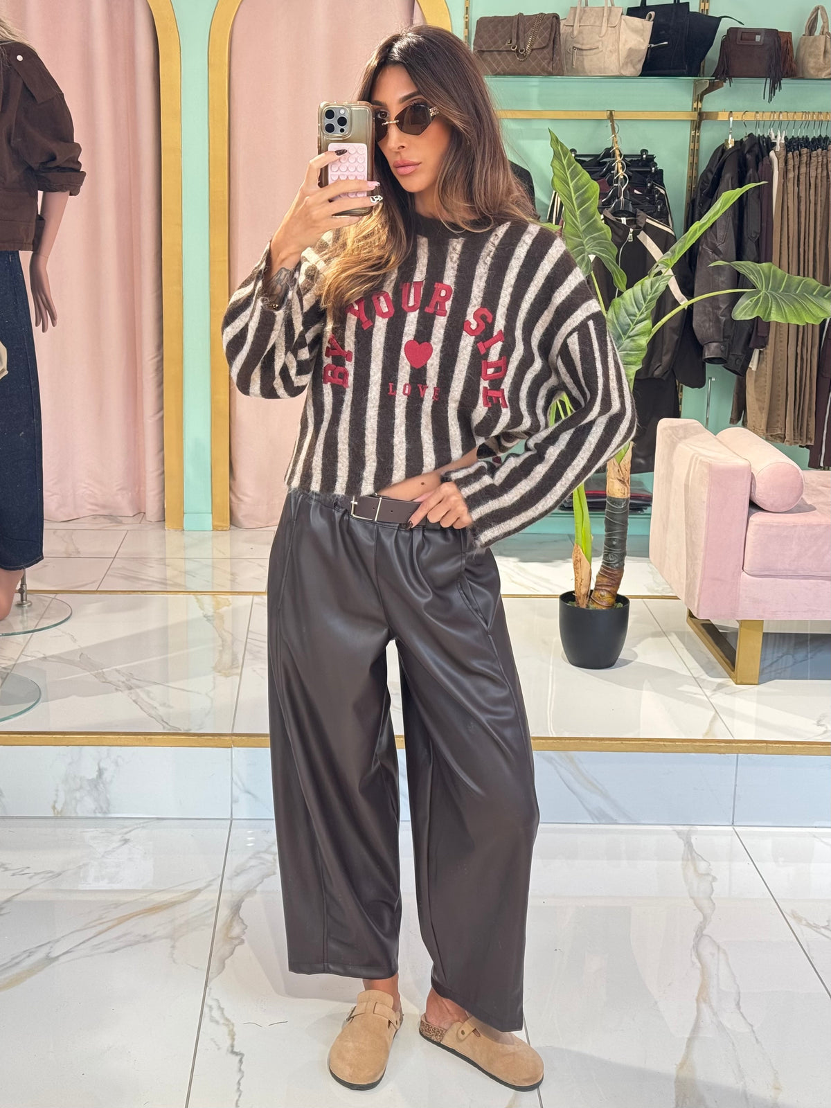 Pantalon coupe baloon en simili soft touch - chocolat