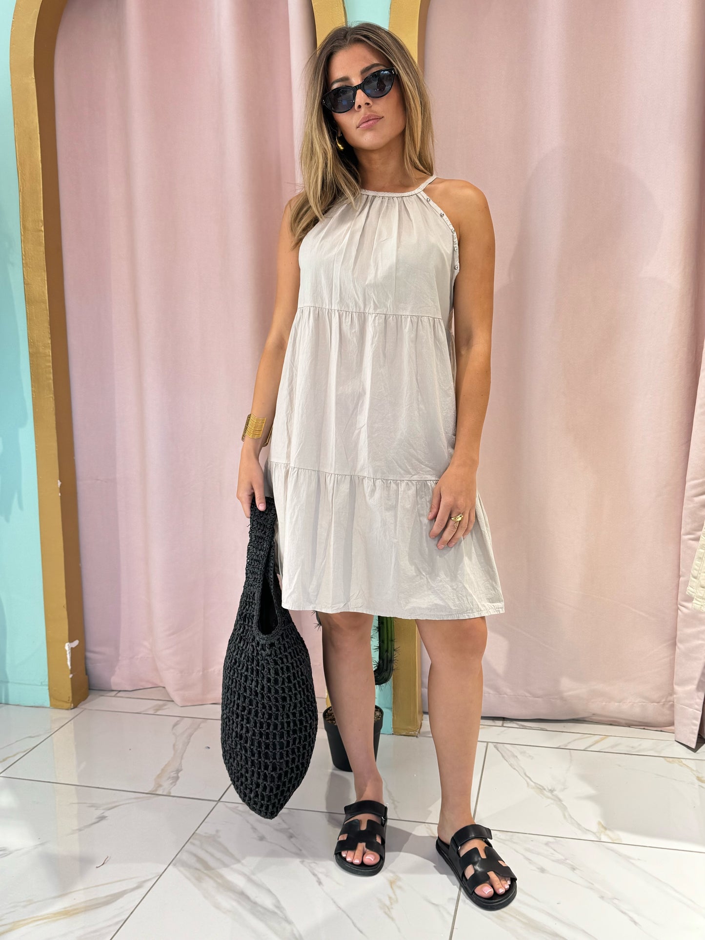 Robe en popeline de coton à encolure cloutée - beige