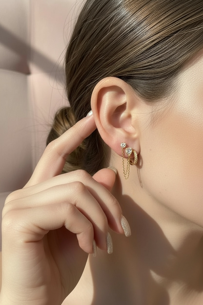 Monoboucle double strass avec chaînette coloris or