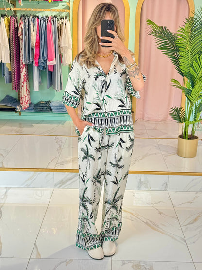 Ensemble estival imprimé palmiers – Chemise + pantalon fluide coloris vert