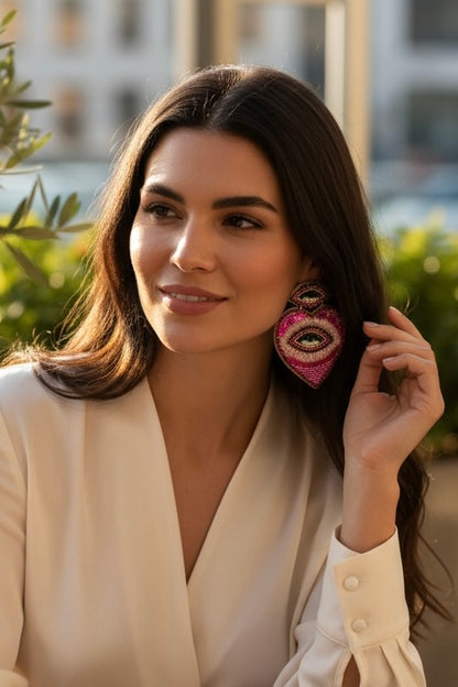 Boucles d’oreilles brodées à la main-coeur de protection rose