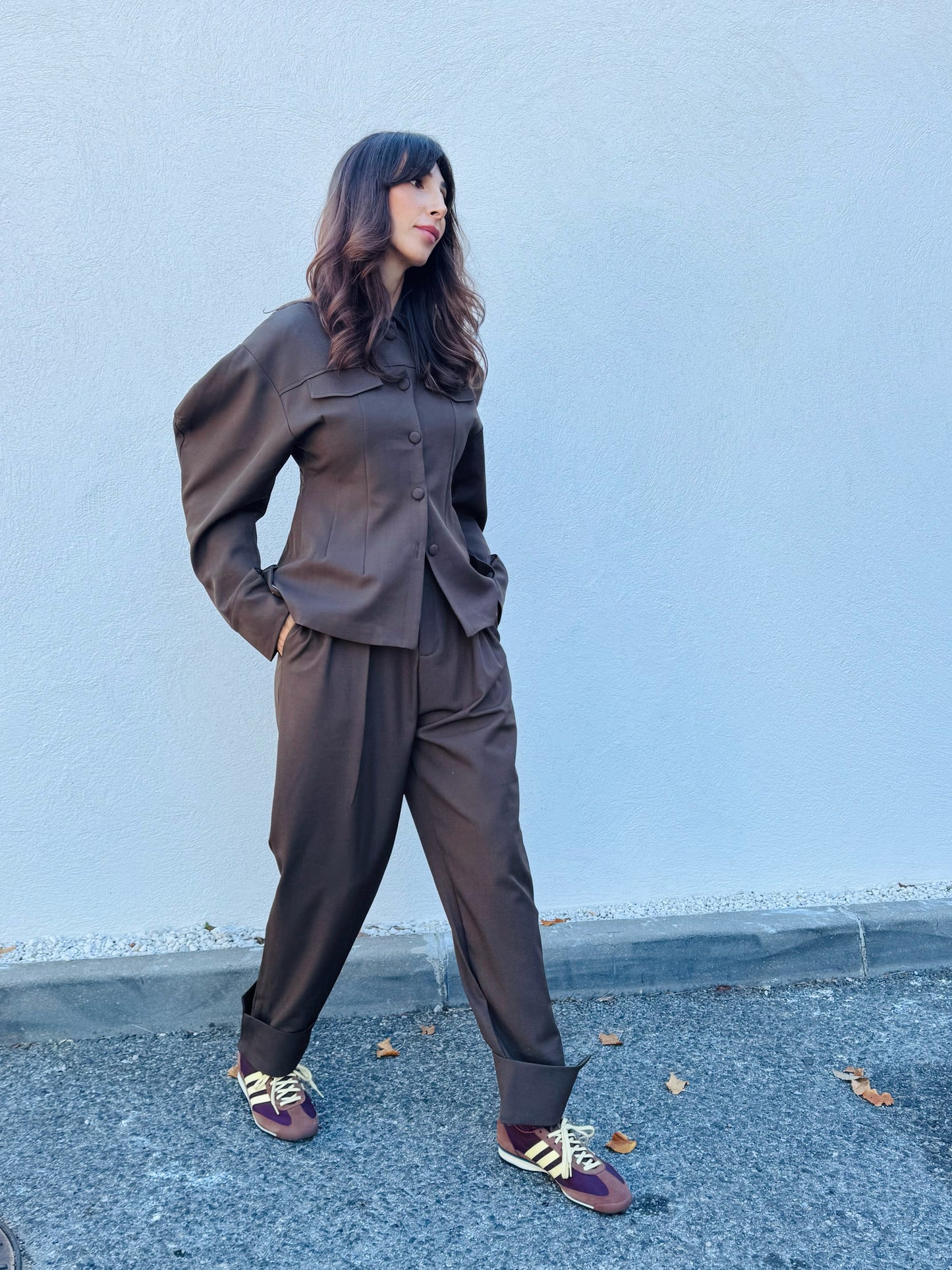 Ensemble Couture Marron Taupe – Veste à Manches Ballon & Pantalon Taille Haute