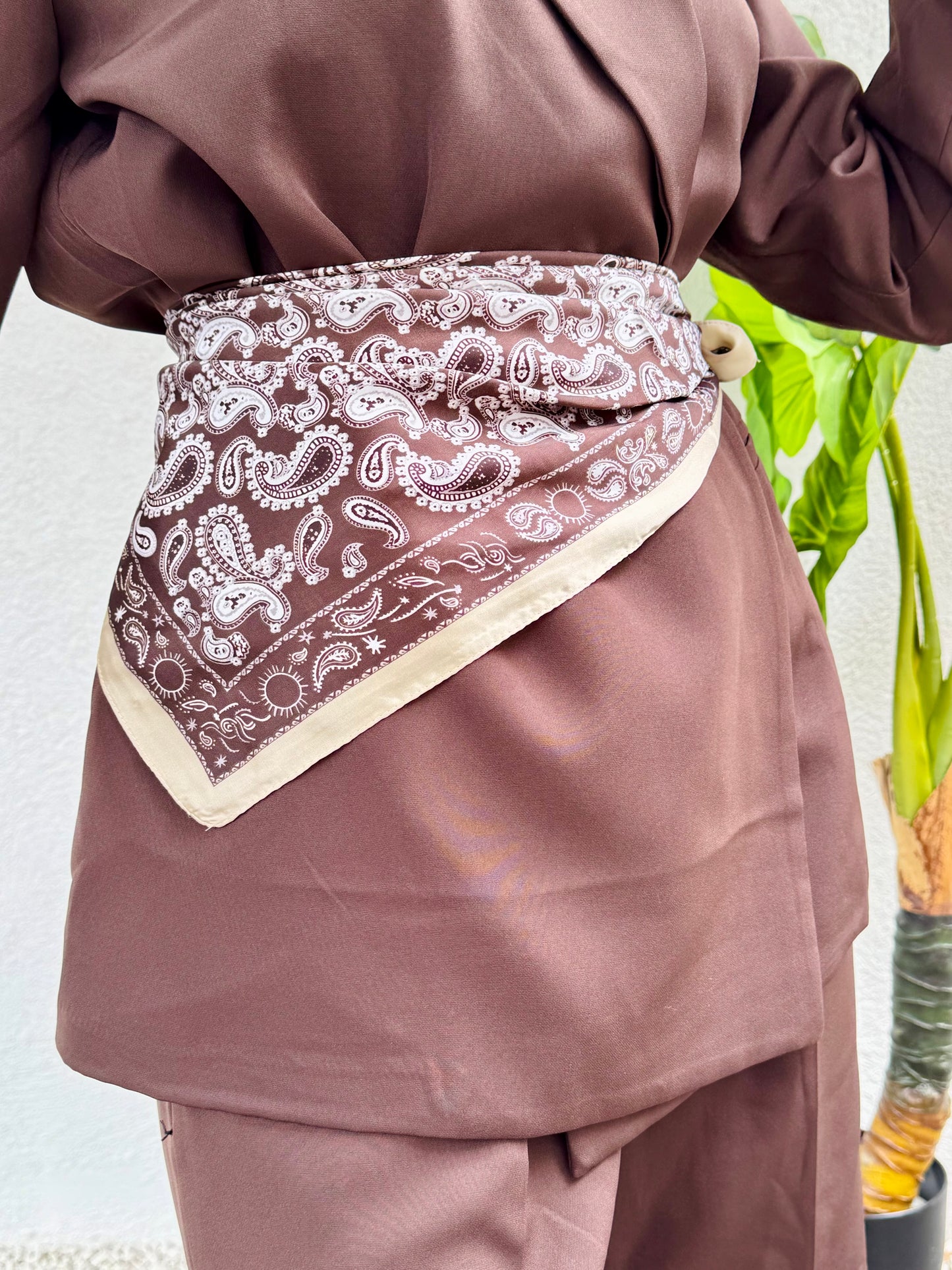 Foulard carré satin marron et beige