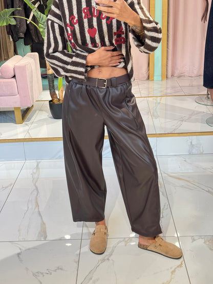 Pantalon coupe baloon en simili soft touch - chocolat