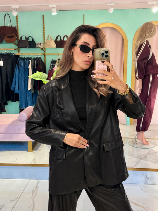 Veste tailleur oversize en simili cuir - noire