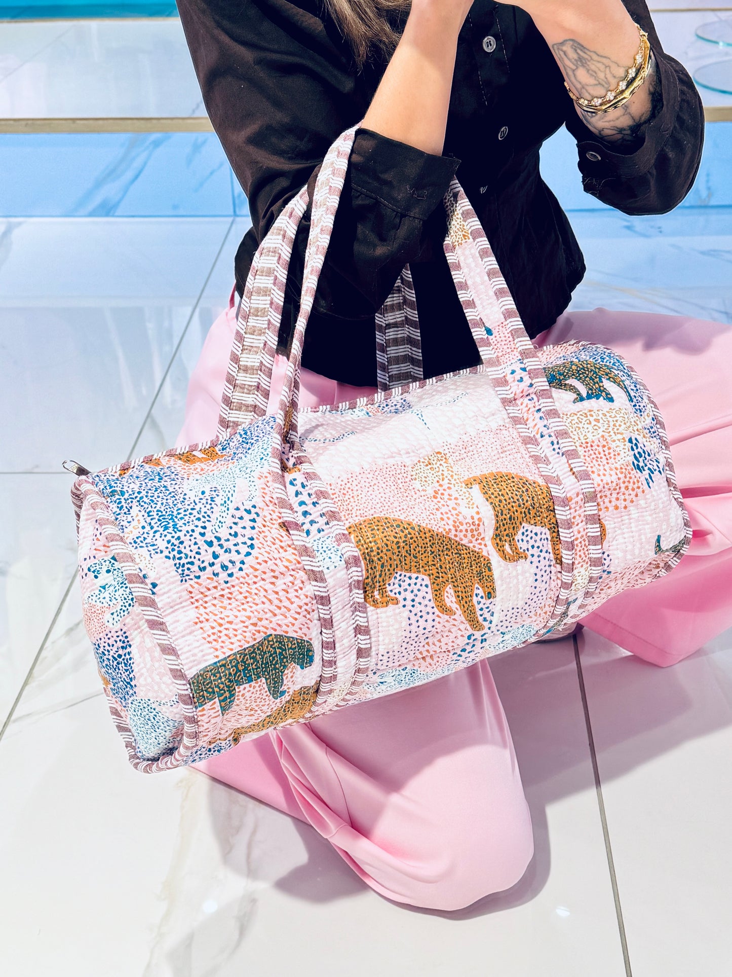 Sac week-end matelassé + pochette offerte - rose pastel & tigres
