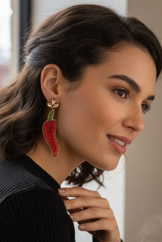 Boucles d’oreilles brodées à la main-piment rouge