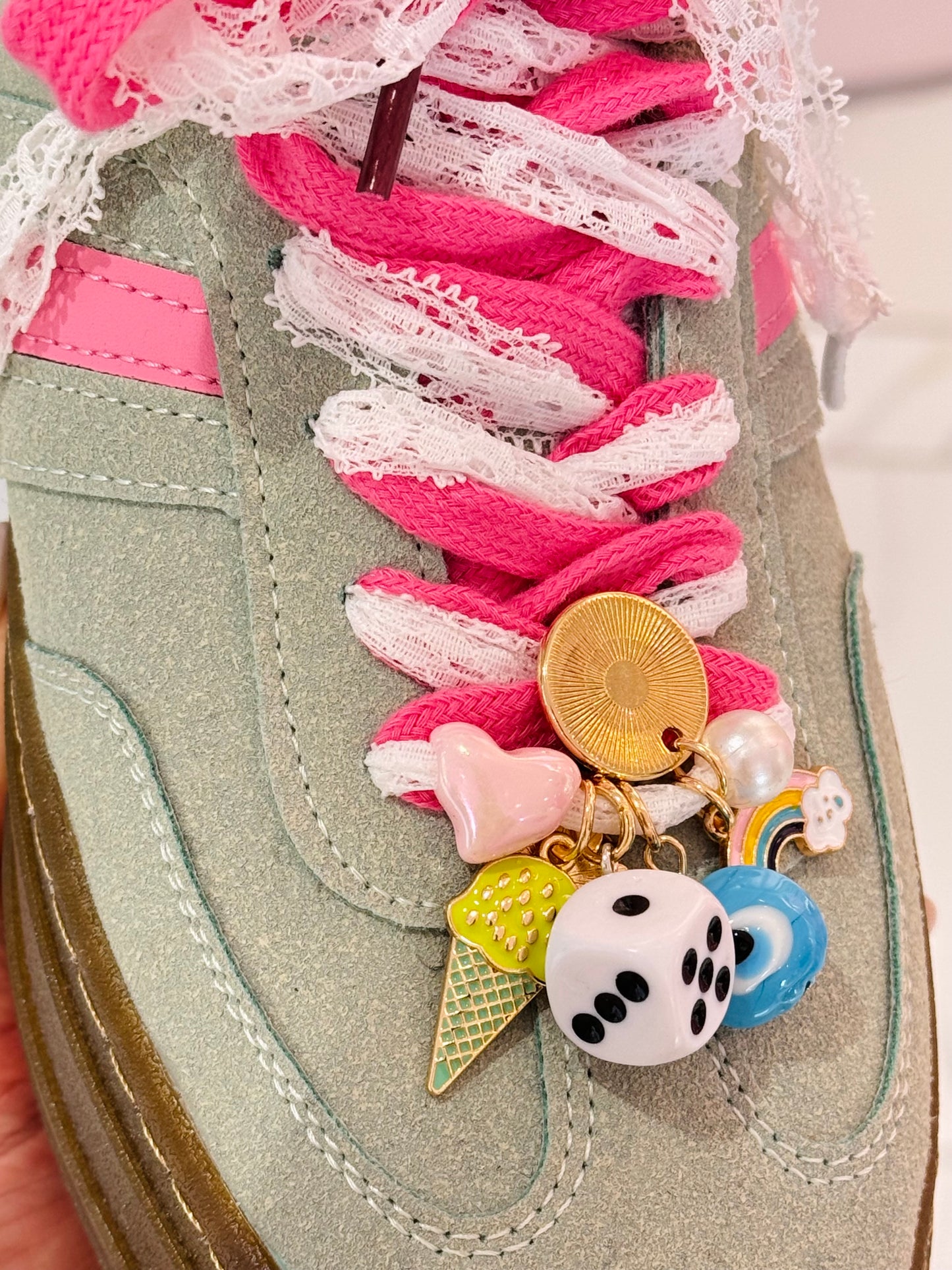 Lacets Charms Milemila modèle dés dentelle