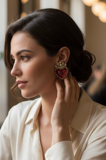 Boucles d’oreilles brodées à la main- cœur de roi rouge