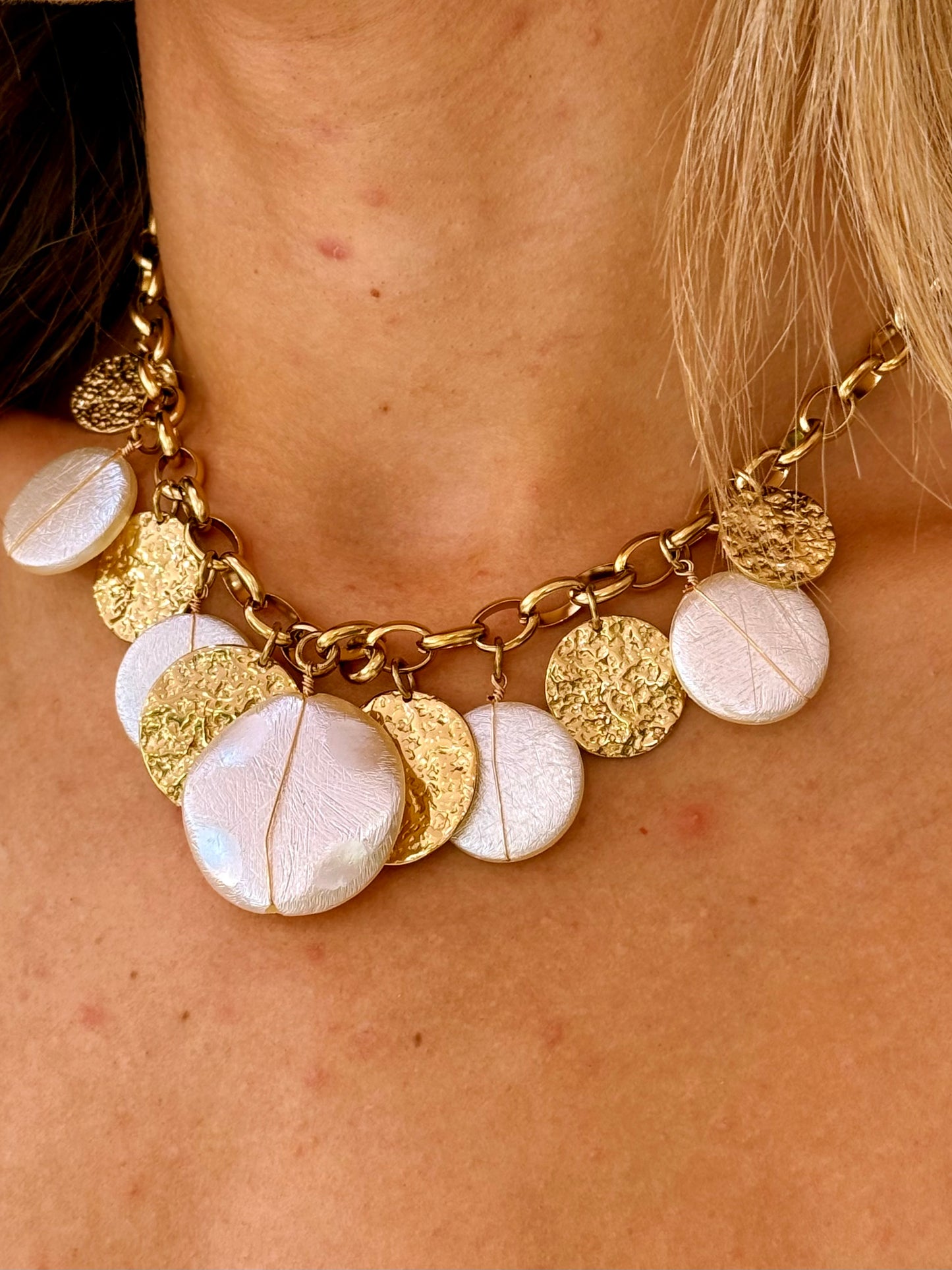 Collier pampilles pièces or et nacre